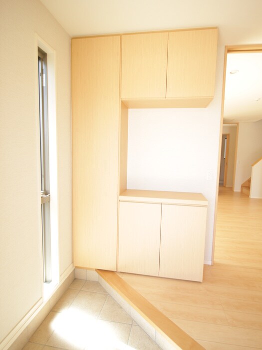 物件内観写真13　(玄関)