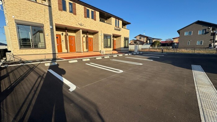 物件外観写真3　(駐車場)