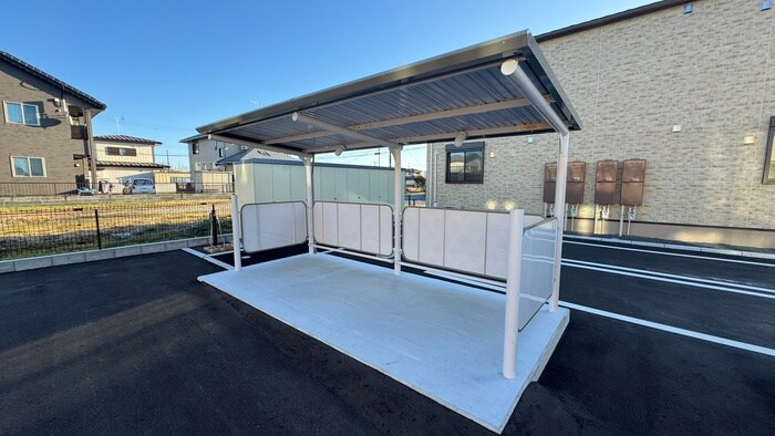 物件外観写真4　(駐輪場)