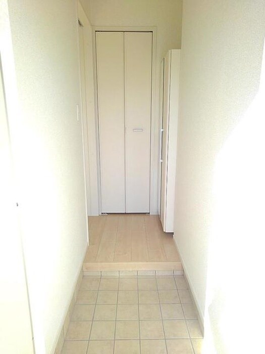 物件内観写真14　(玄関)