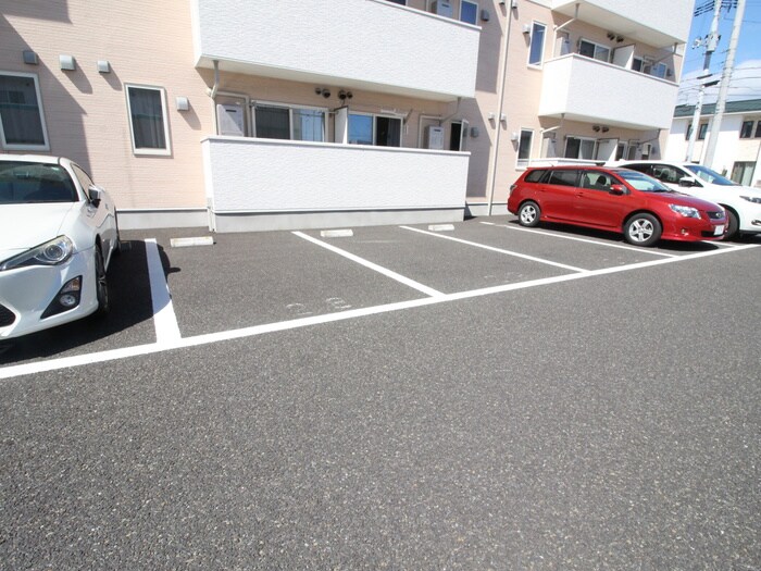 物件外観写真2　(駐車場)
