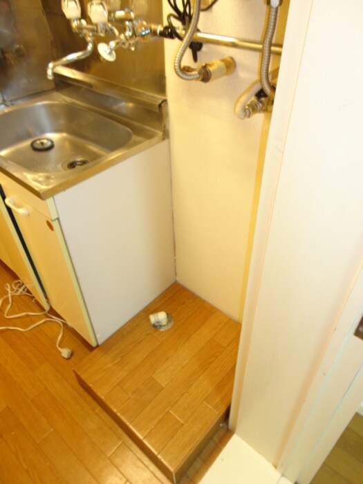 物件内観写真14　(洗濯機置場)