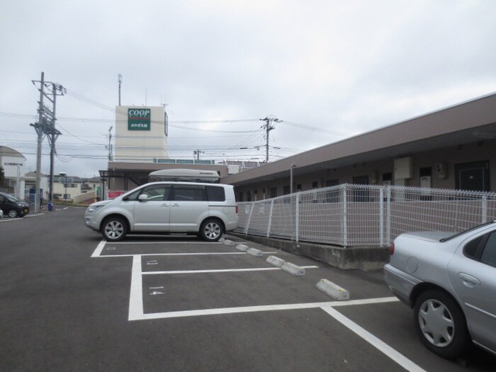 物件外観写真2　(駐車場)