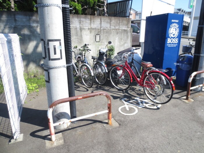 物件外観写真5　(駐輪場)