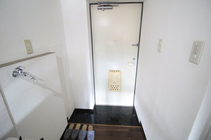 物件内観写真14　(玄関)