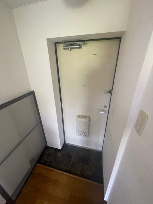 物件内観写真16　(玄関)