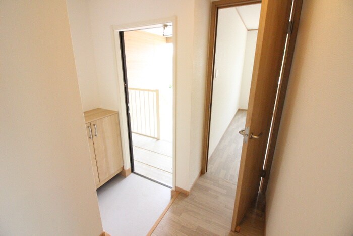物件内観写真7　(玄関)