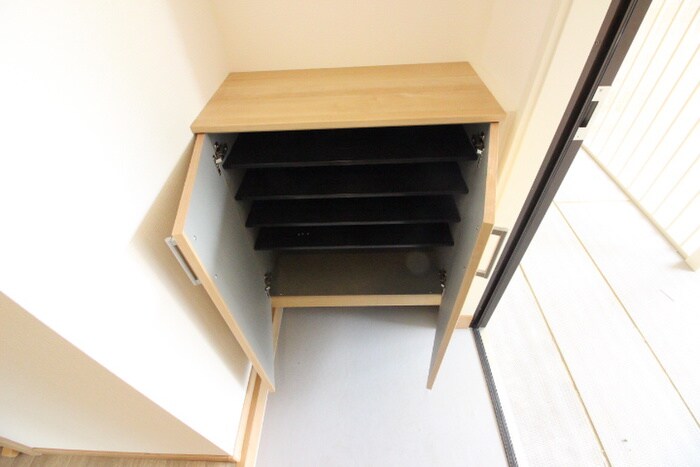 物件内観写真8　(靴箱)