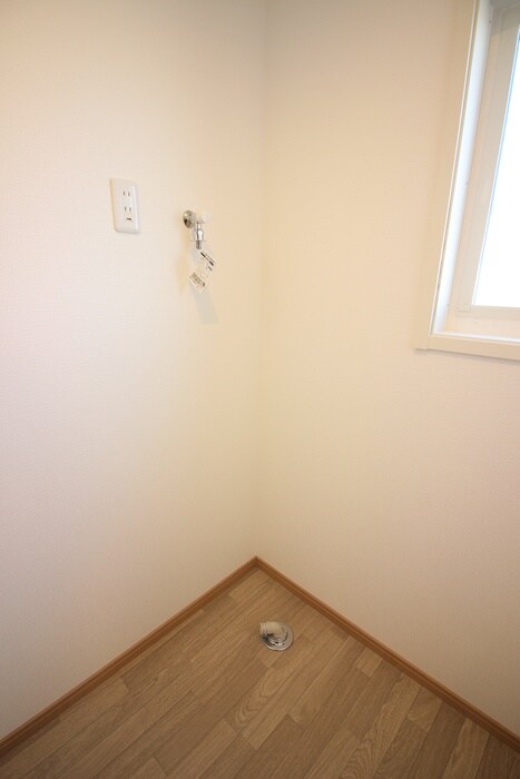 物件内観写真15　(洗濯機置場)