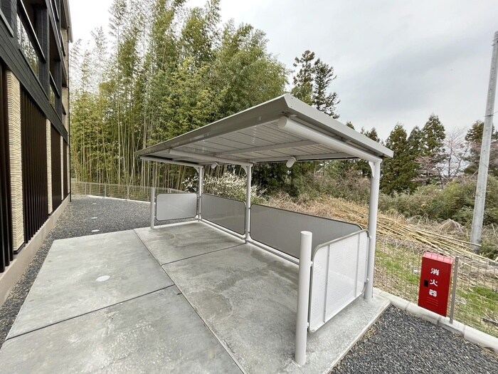 物件外観写真4　(駐輪場)