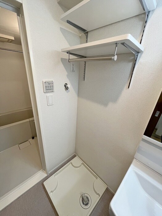 物件内観写真12　(洗濯機置場)