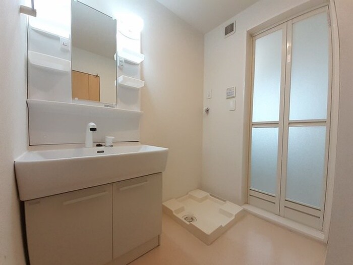 物件内観写真9　(洗濯機置場)