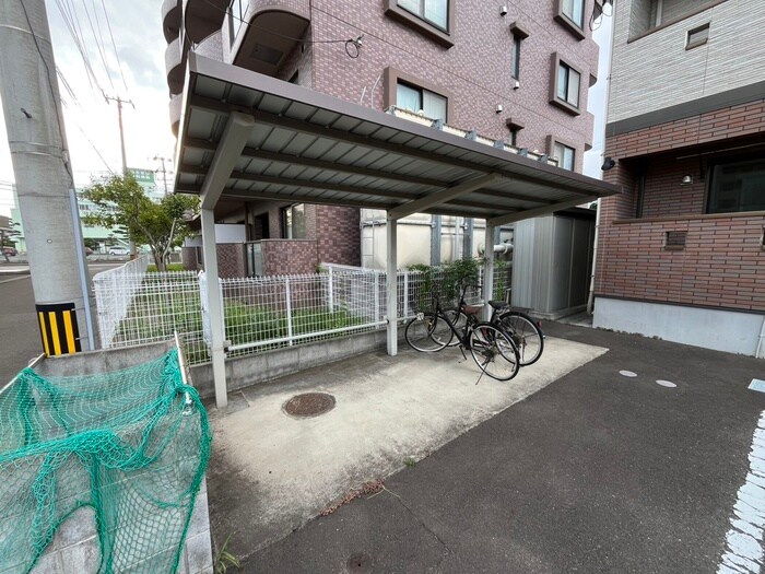 物件外観写真3　(駐輪場)