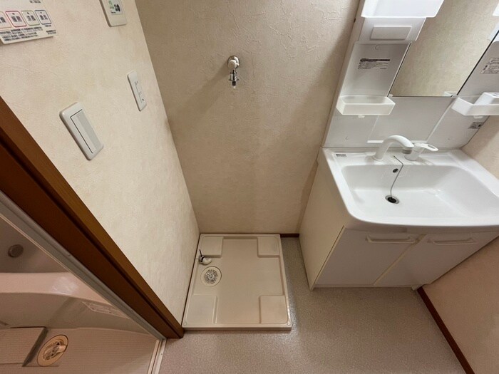 物件内観写真13　(洗濯機置場)