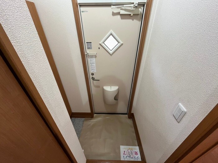 物件内観写真18　(玄関)