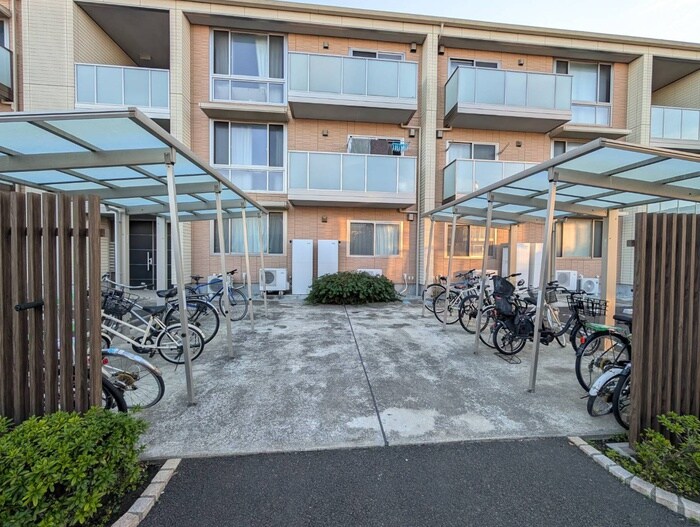 物件外観写真5　(駐輪場)