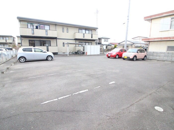 物件外観写真4　(駐車場)