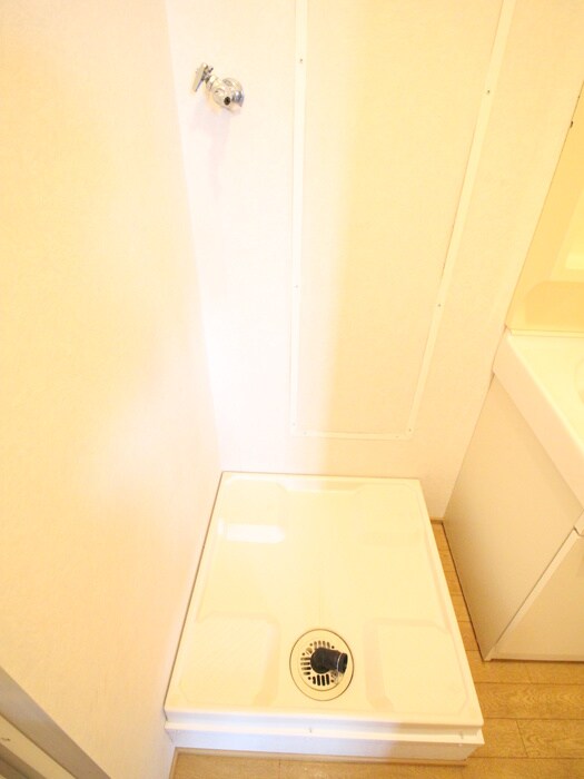 物件内観写真14　(洗濯機置場)