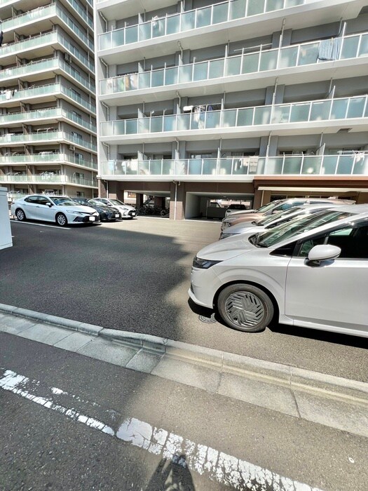 物件外観写真3　(駐車場)