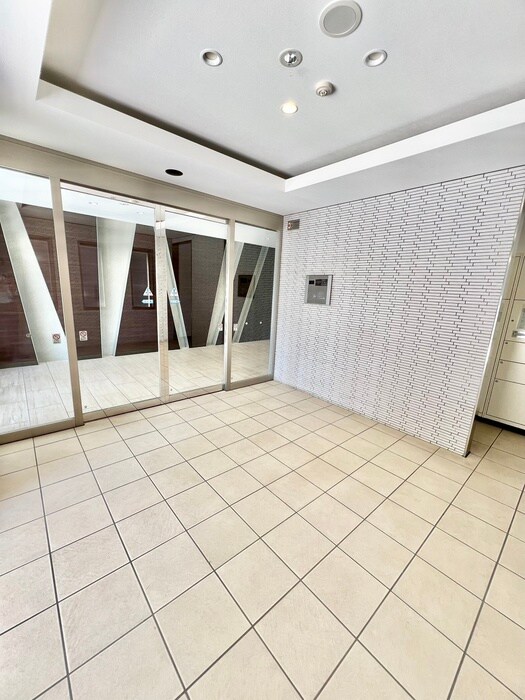 物件外観写真5　(エントランス部分)