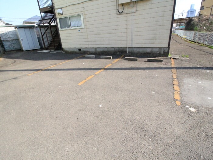 物件外観写真5　(駐車場)