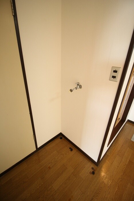 物件内観写真12　(洗濯機置場)