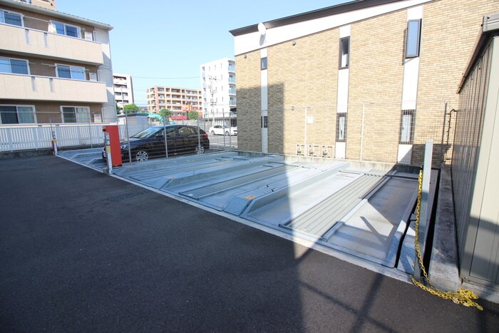 物件外観写真2　(駐車場)