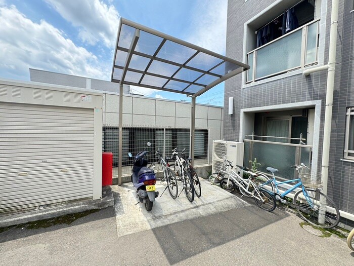 物件外観写真4　(駐輪場)