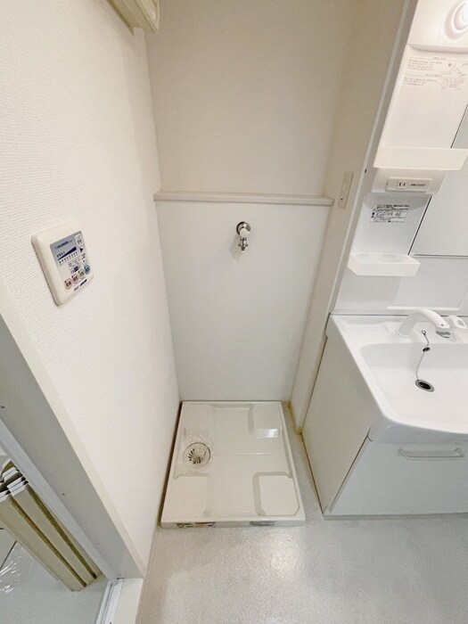 物件内観写真12　(洗濯機置場)