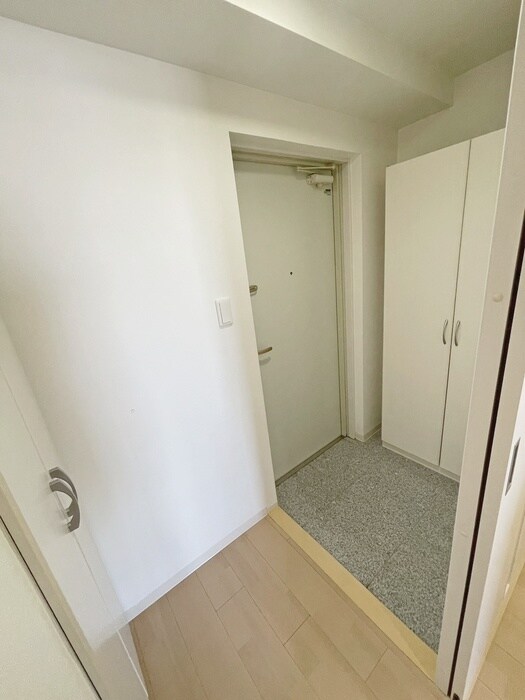 物件内観写真16　(玄関)
