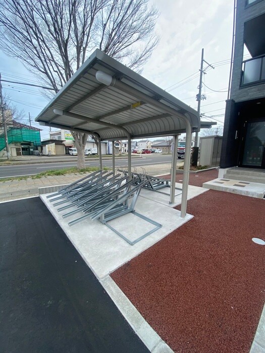 物件外観写真3　(駐輪場)