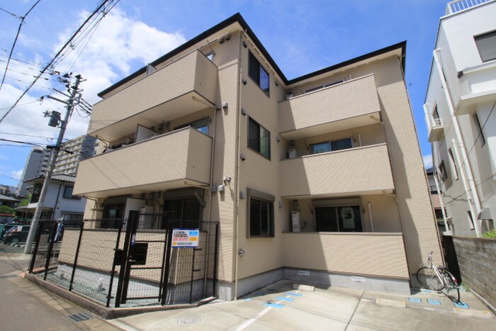 物件外観写真3　(駐車場)