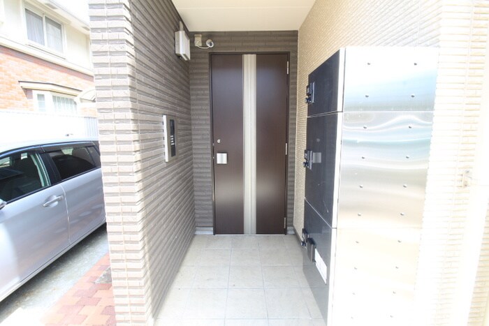 物件外観写真6　(エントランス部分)