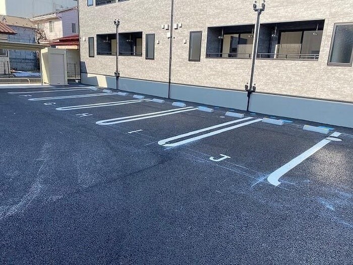 物件外観写真2　(駐車場)