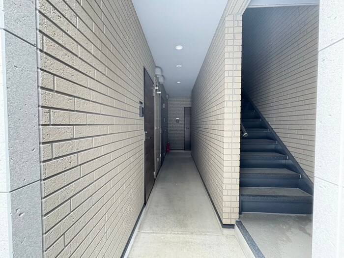 物件外観写真3　(エントランス部分)