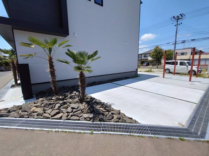 物件外観写真4　(駐車場)