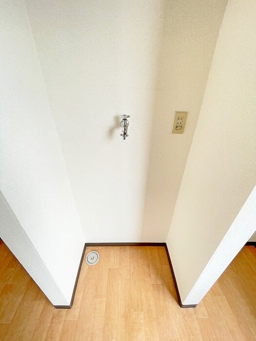 物件内観写真12　(洗濯機置場)