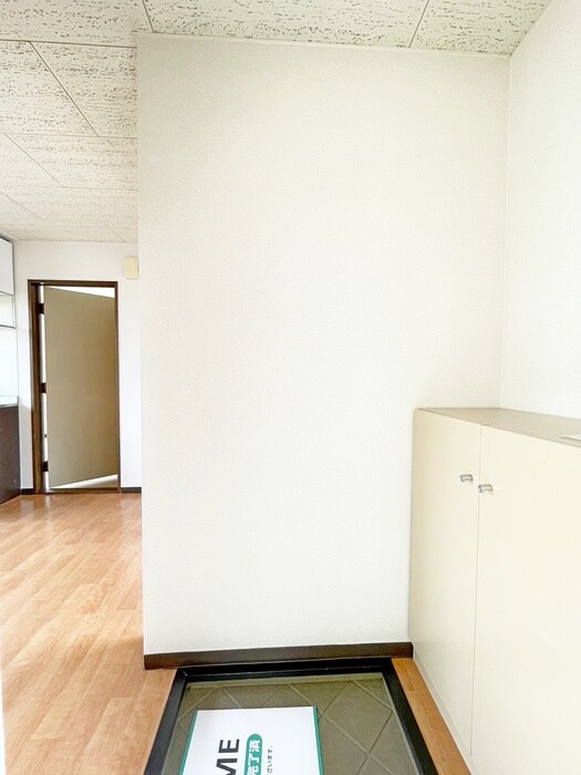 物件内観写真13　(玄関)