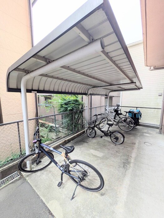 物件外観写真6　(駐輪場)