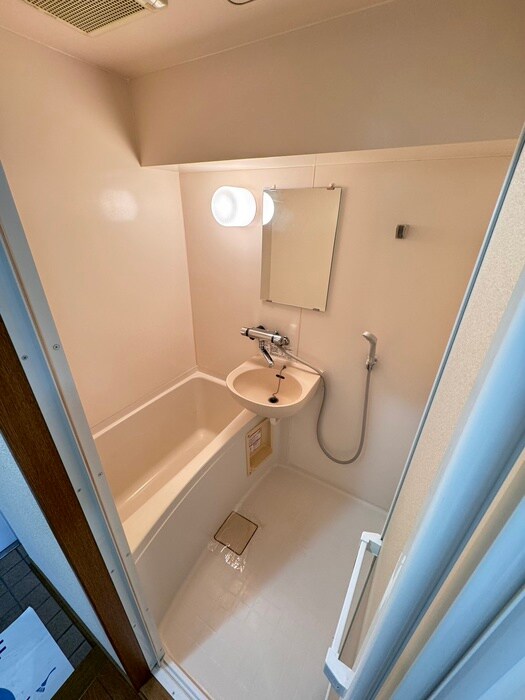 コ－ポアゼリアのバス