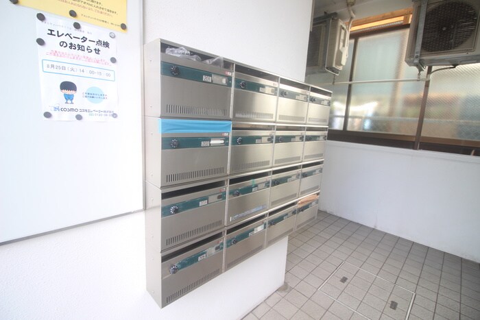 物件外観写真5　(エントランス部分)