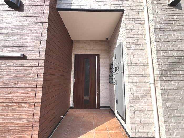 物件外観写真4　(エントランス部分)