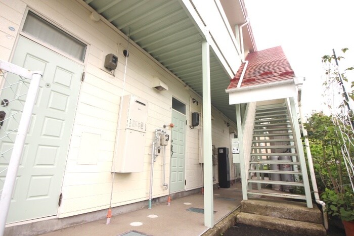 物件外観写真4　(エントランス部分)