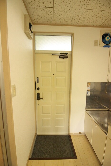 物件内観写真13　(玄関)