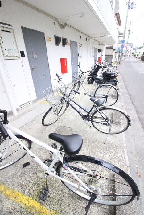 物件外観写真4　(駐輪場)