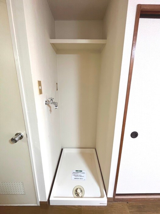 物件内観写真13　(洗濯機置場)