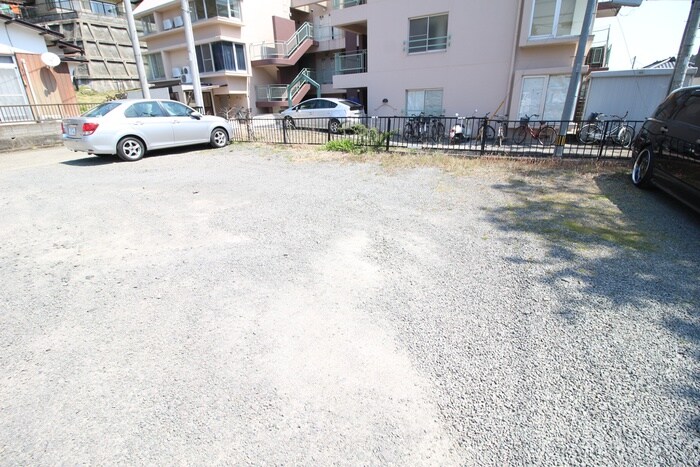 物件外観写真4　(駐車場)