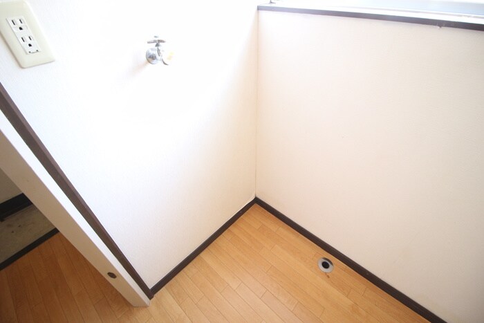 物件内観写真14　(洗濯機置場)