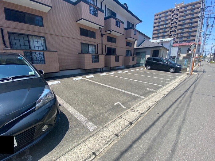 物件外観写真3　(駐車場)