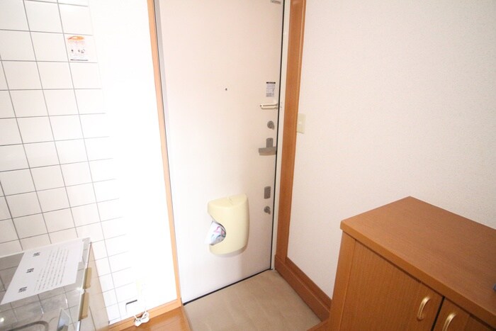 物件内観写真14　(玄関)